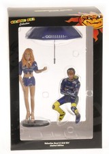 Minichamps 1/12 VALENTINO ROSSI & RAGAZZA OMBRELLINA WORLD CHAMPION 2004