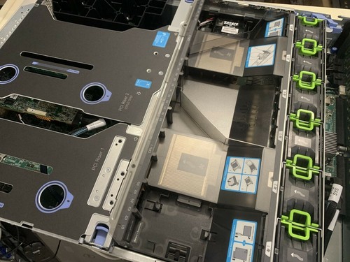 Cisco UCSC-C240-M3S 1U Rack Server 2x Xeon E5 2650 v2 16GB 2x Secteur Raid 9271 - Photo 2/4