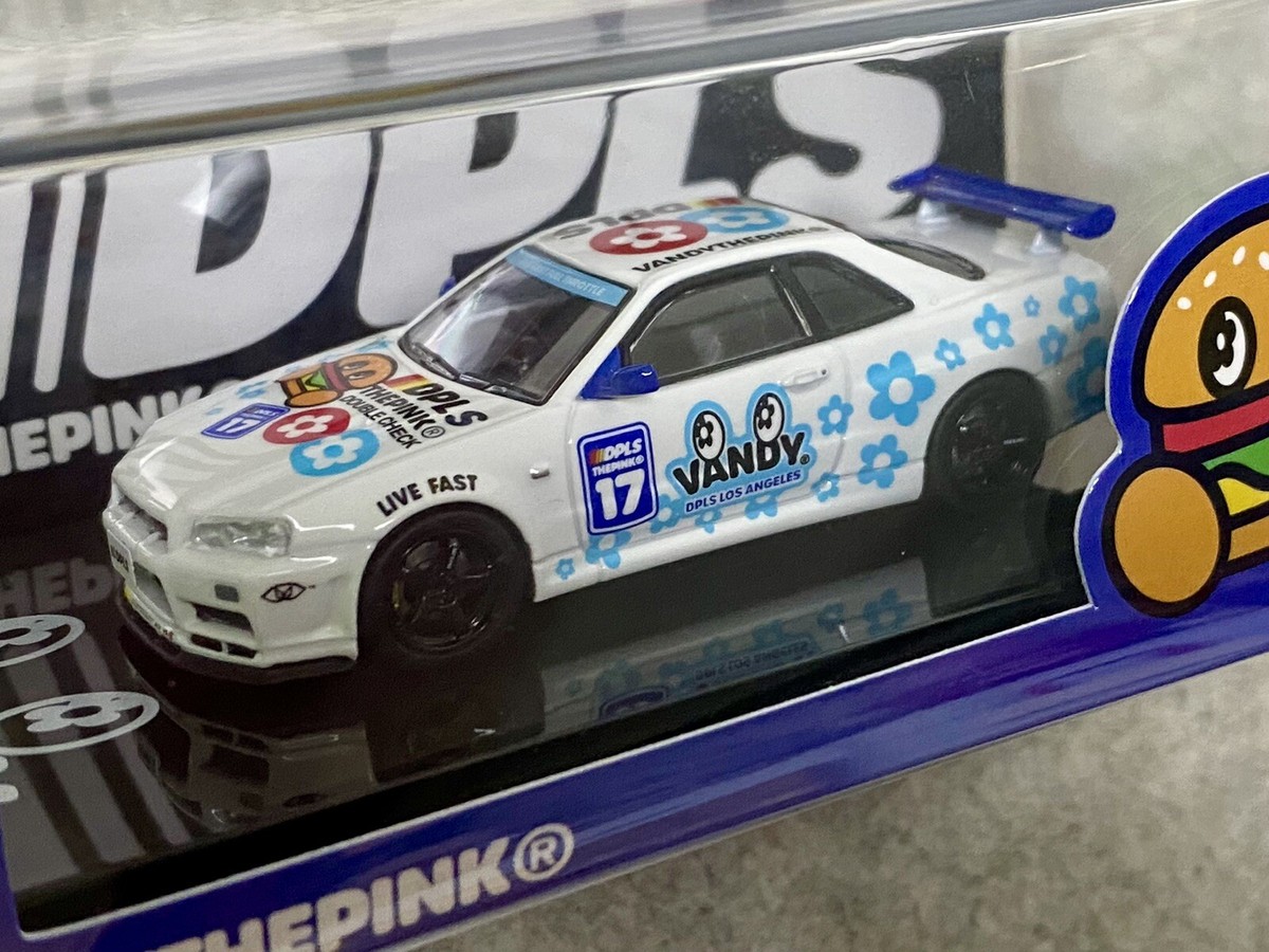 INNO64 Nissan Skyline R34 DPLS x Vandy The Pink ComplexCon