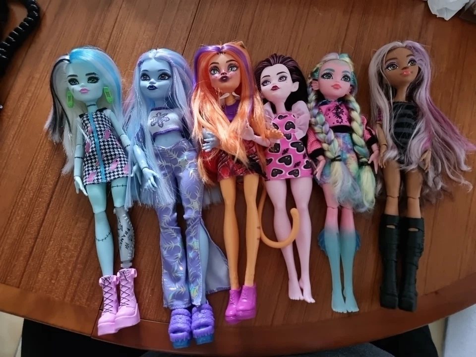 Monster High G3 Puppen Konvolut Mattel Spielzeug Kinder 6 Puppen - Bild 1 von 1