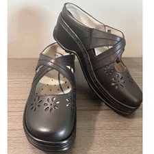 NIB KLOGS Footwear Carolina Size 7 Black Leather Clogs Slip Resistant Nursing