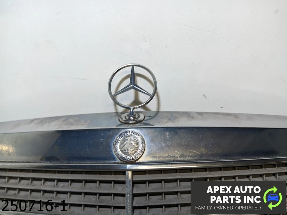 OEM 1981-1985 Mercedes 300SD 3.0L  Hood Radiator Grille Grill Chrome - Image 4 of 4