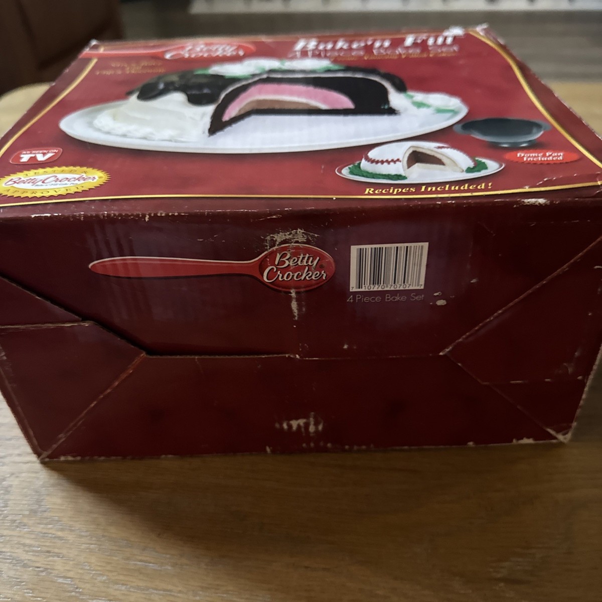 Betty Crocker Bake 'n Fill Flip & Decorate Bake Pan 4 Piece Baking