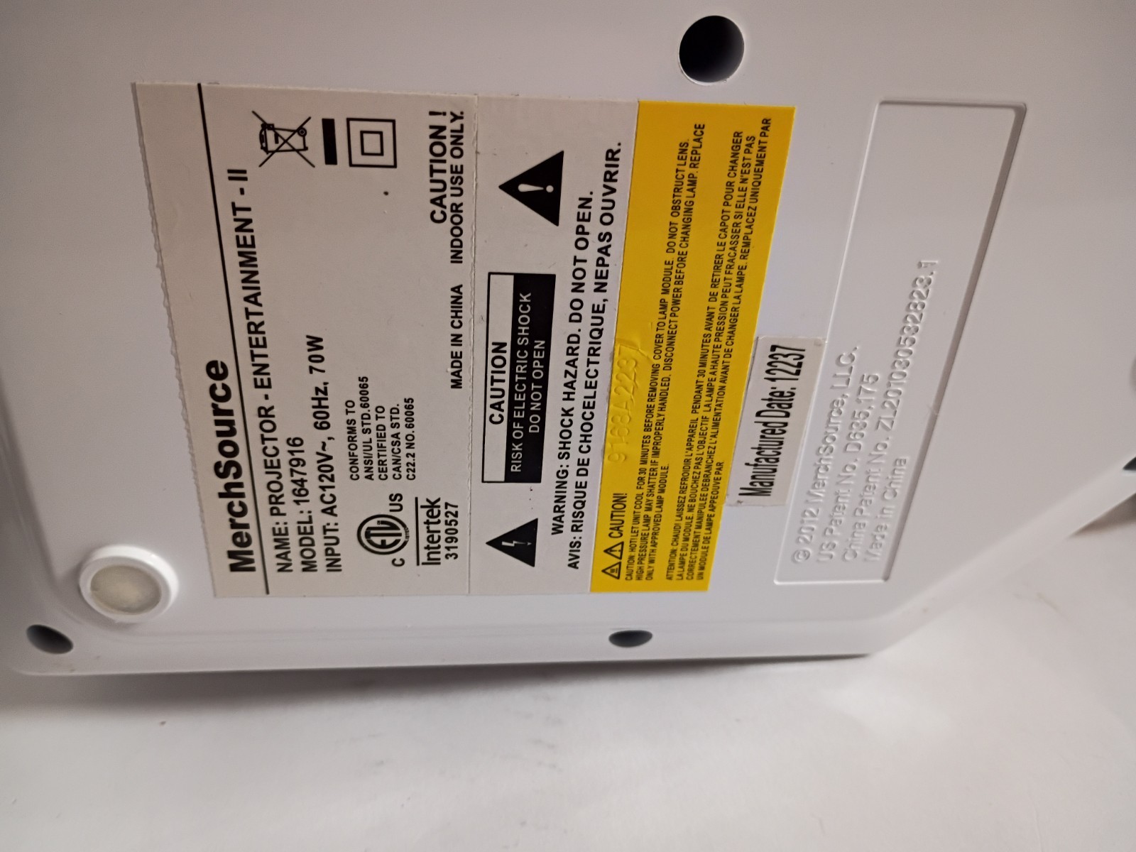 Shift3 The Black Series Entertainment Movie Projector 120" Screen 