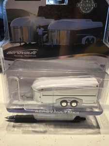 Greenlight Aerovault MKII Trailer BRE in White and Silver 30008 1/64