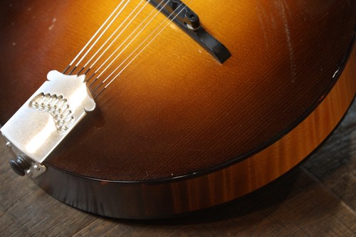 Collings MT O Sunburst A-Style Oval Hole Mandolin With Case - Picture 5 of 21