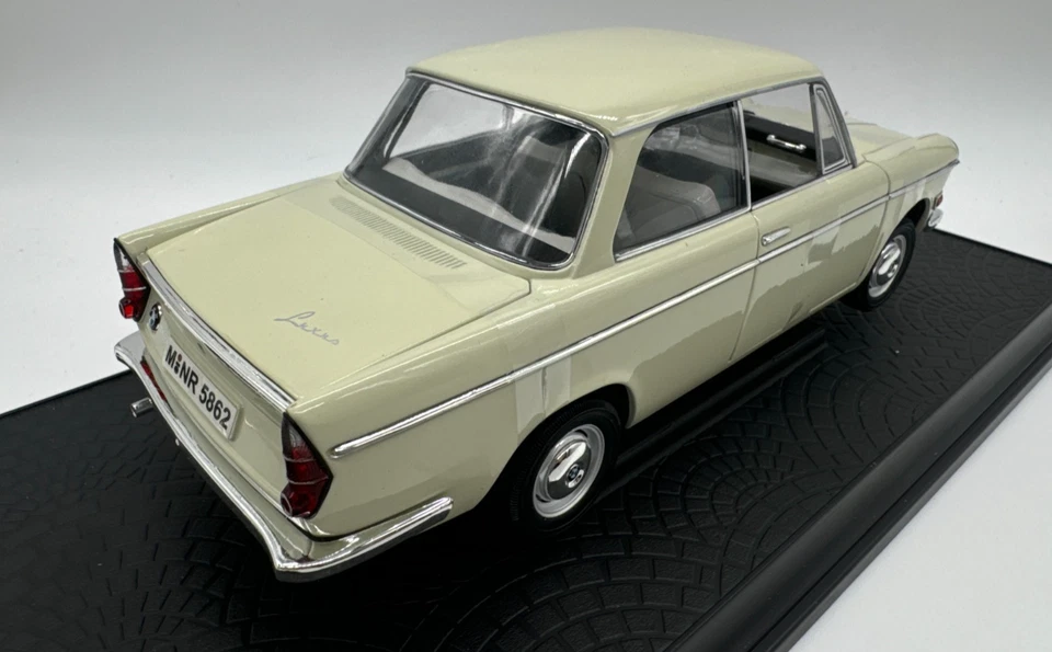 Modellautos 1:18 Signature Models BMW LS Luxus 1962 in OVP - Bild 4 von 4