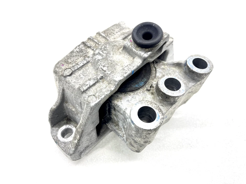 2017-2022 JEEP COMPASS RIGHT SIDE ENGINE MOTOR MOUNT INSULATOR BRACKET OEM - Image 2 of 4