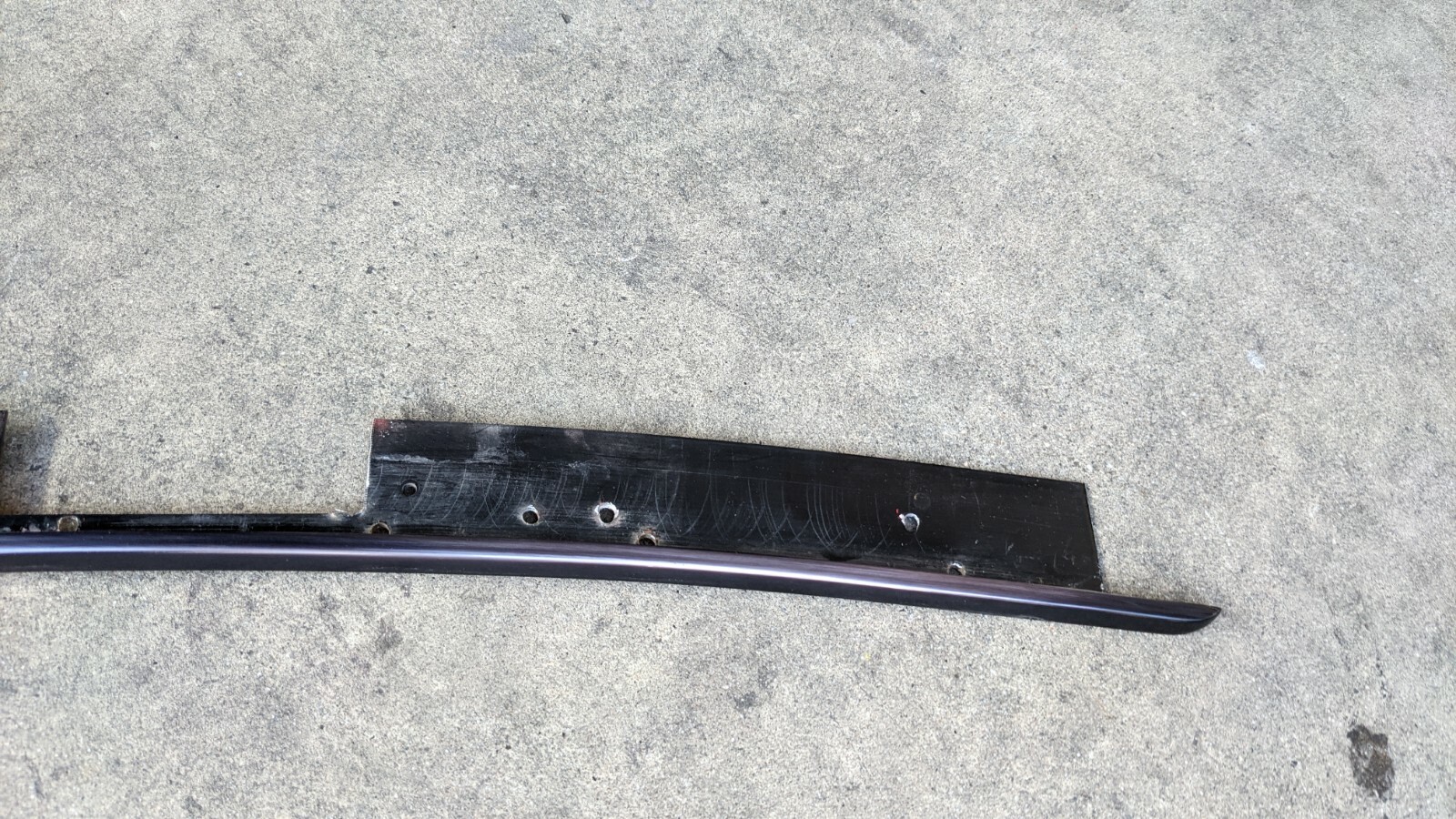 FERRARI 308 GTSi PARTS  LEFT DOOR WINDOW Belt molding 60508300
