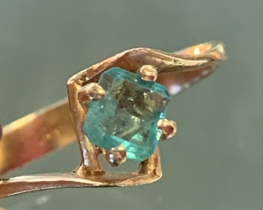 18k Yellow Gold Natural Emerald Ring - image 6