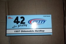 Lee Petty 1957 Oldsmobile Hardtop Nascar 124 Diecast 42 Racing Champions 942 Lee Petty 1957 Oldsmobile Hardtop Nascar 124 Diecast 42 Racing Champions 942