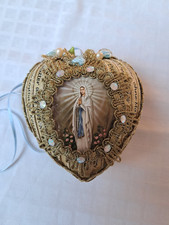 Klosterarbeit Herz mit lauretanischer Litanei, 12 x 11 cm, mit Goldborten, Blüte