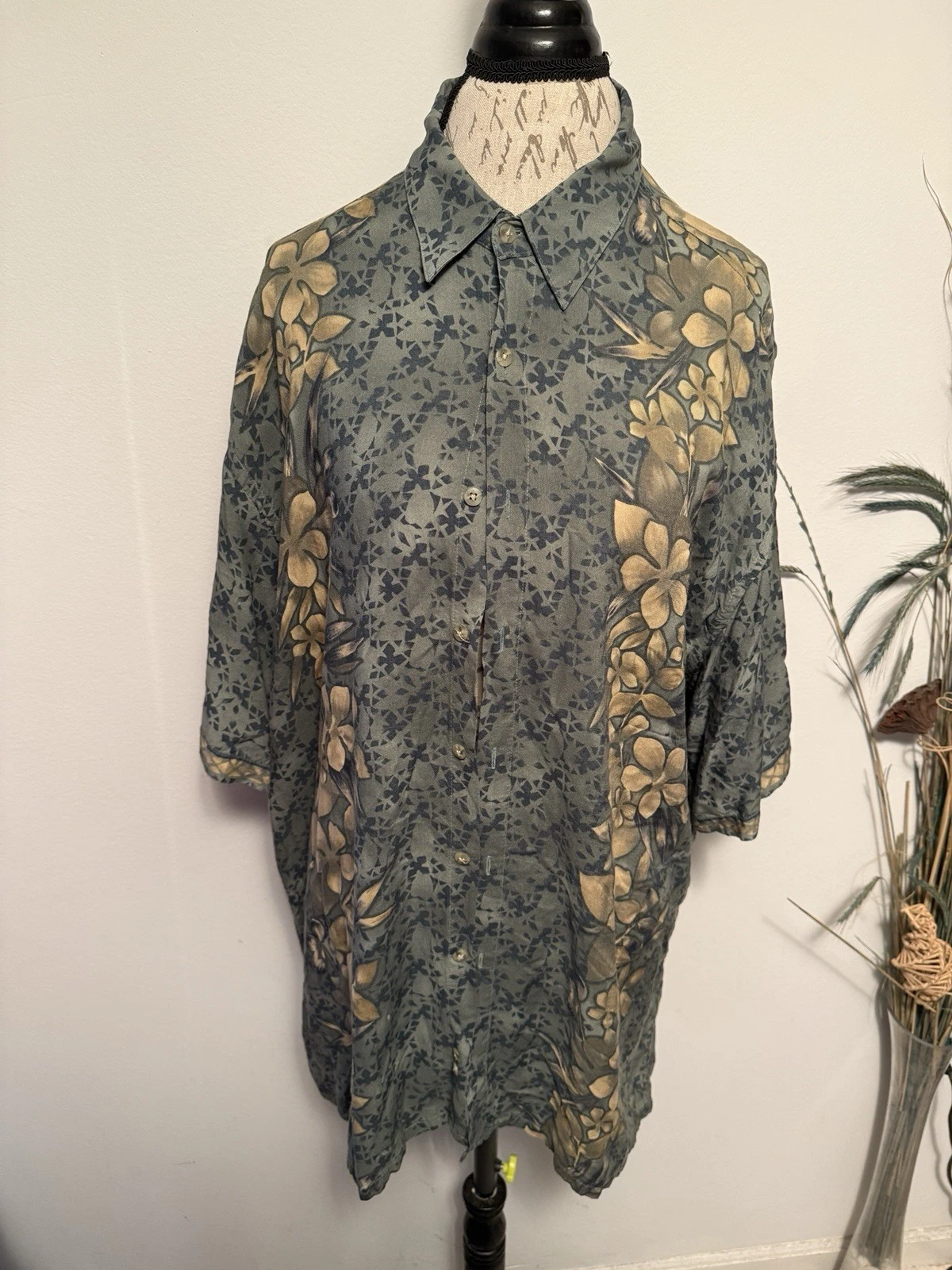 Neiman Marcus Rayon Hawaiian Shirt Floral Center Print Green Floral Xl