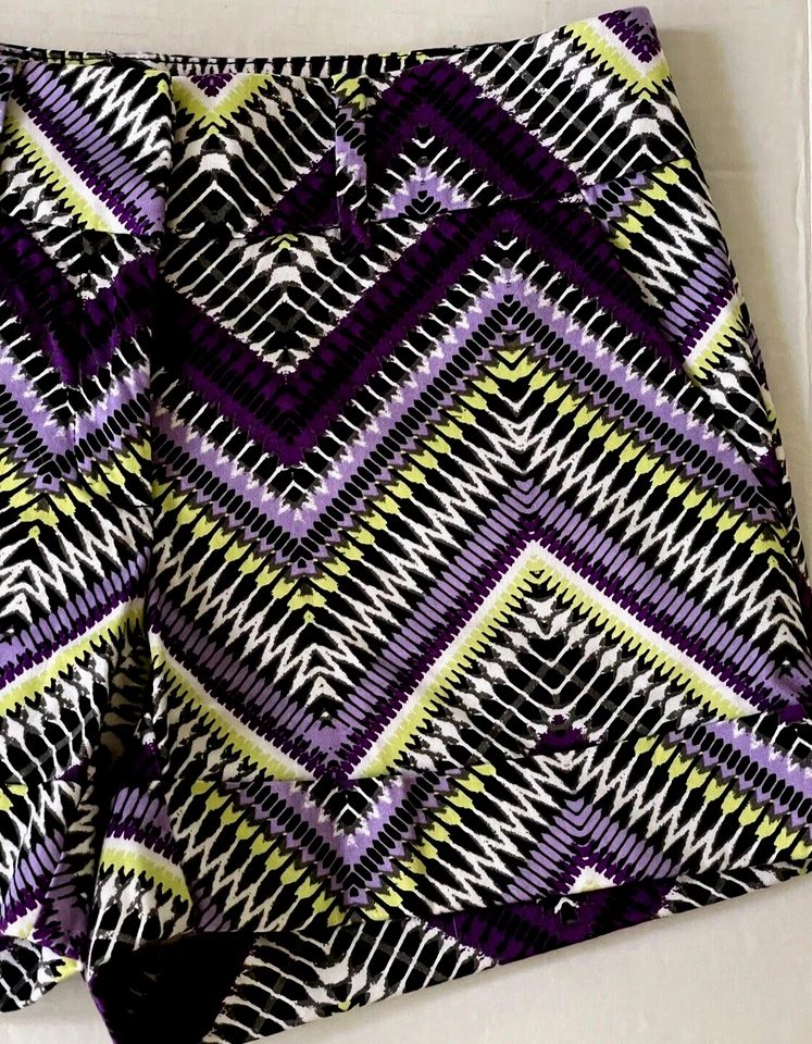 Pantalones Cortos New York & Co Púrpura Rayas Elastizados Frente Plano Chino Puños Talla 0 Foto 3 de 4