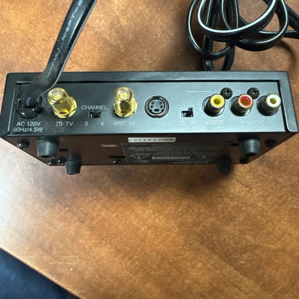 Radio Shack RF Modulator Audio Video signal converter Cat. No. 15-1214 - Image 4 of 4