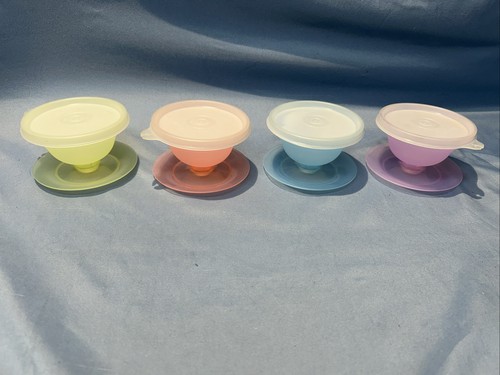 Vintage Tupperware Lot Of 4 Colored Short Parfait Pudding Dessert Cups With Lids