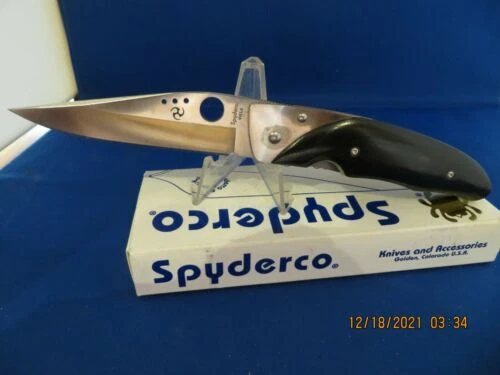 Cuchillos plegables Vintage Spyderco Plain Negro