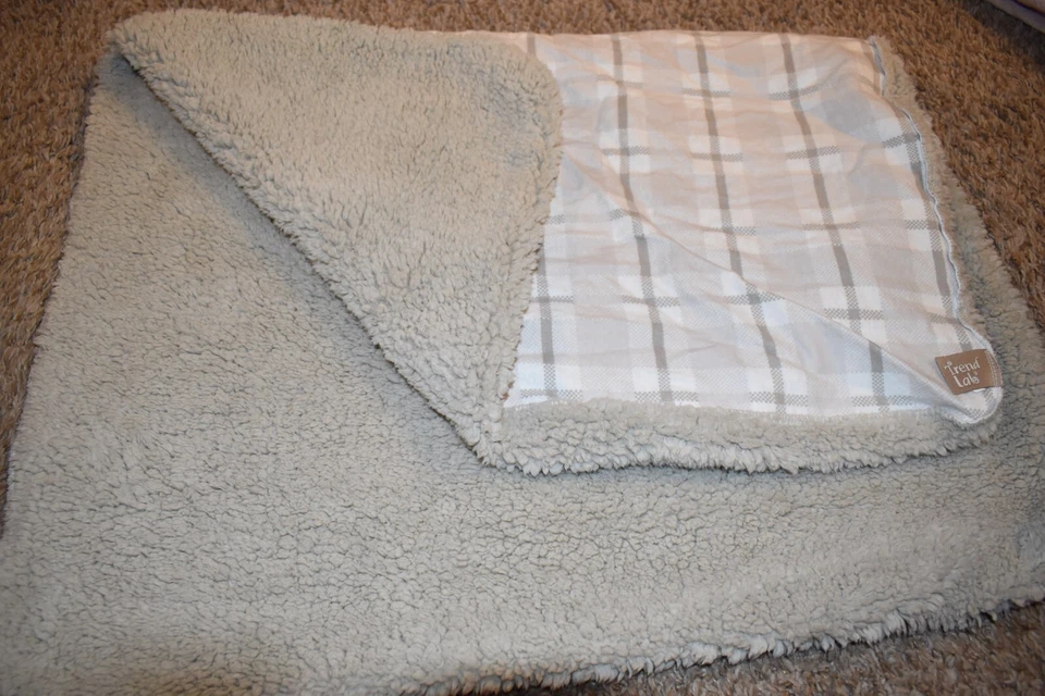 K6 !WOW! TREND LAB Gray & White Plaid Flannel Plush Sherpa Crib Baby Blanket - Image 3 of 3
