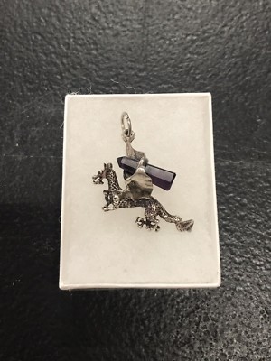 Silberner Drachen Anhänger mit kleinem Amethyst Turm
