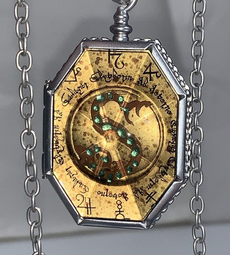 Harry Potter Wizarding World Horcrux Locket Salazar Slytherin Necklace w/Display