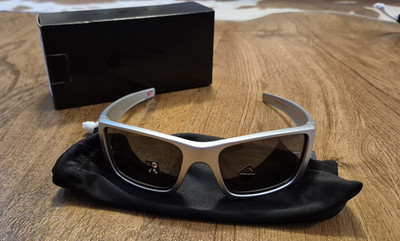 RARE Oakley Fuel Cell OO9096/9096M6 PRIZM Black Lens Silver Wrap Sunglasses