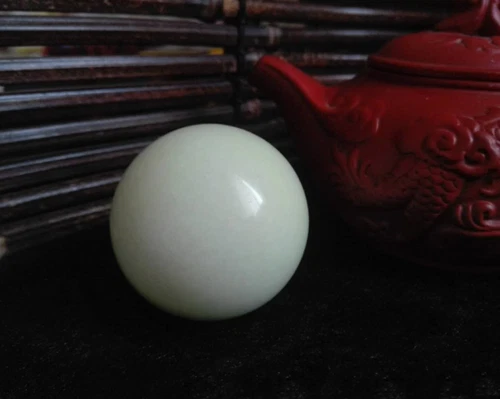 50MM Green/Blue Luminous Quartz Crystal Sphere Ball Glow In The Dark Stone+stand - Bild 3 von 6