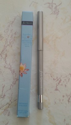 Sue Devitt Defining Eyeliner ~ HVITA ~ .28 oz  Water Resistant And Smudge Proof