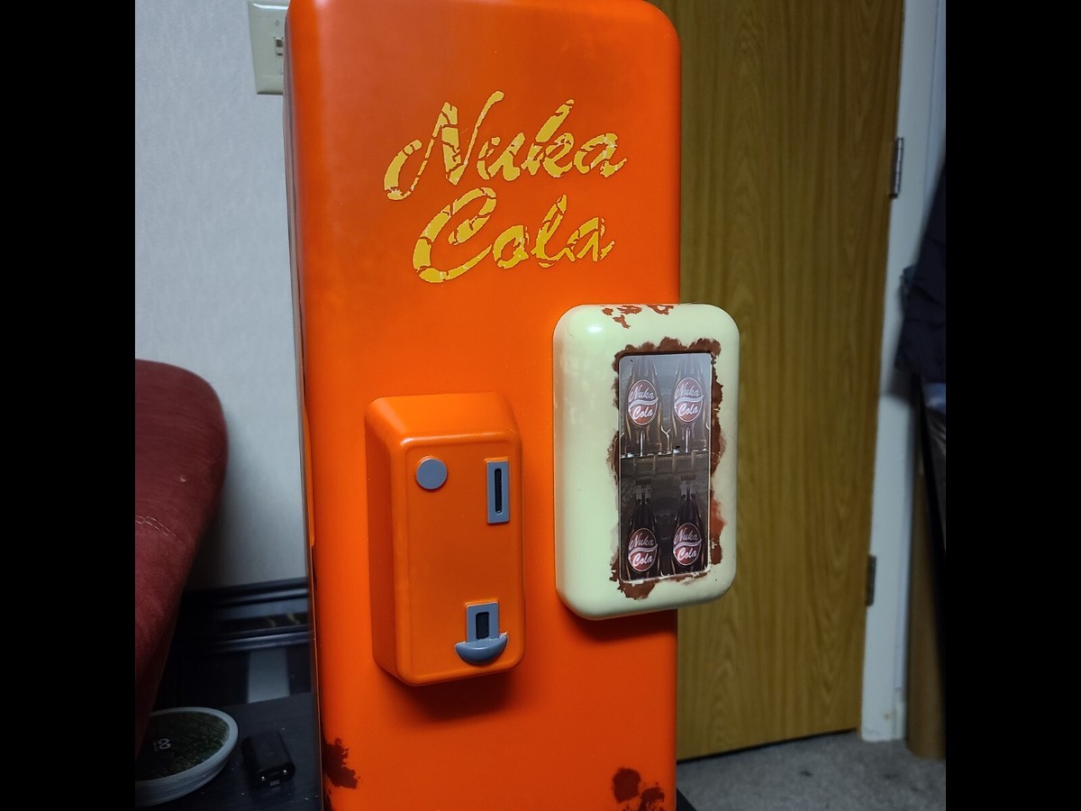 Fallout 4 Nuka Cola Mini Fridge ThinkGeek Hard to find! *read