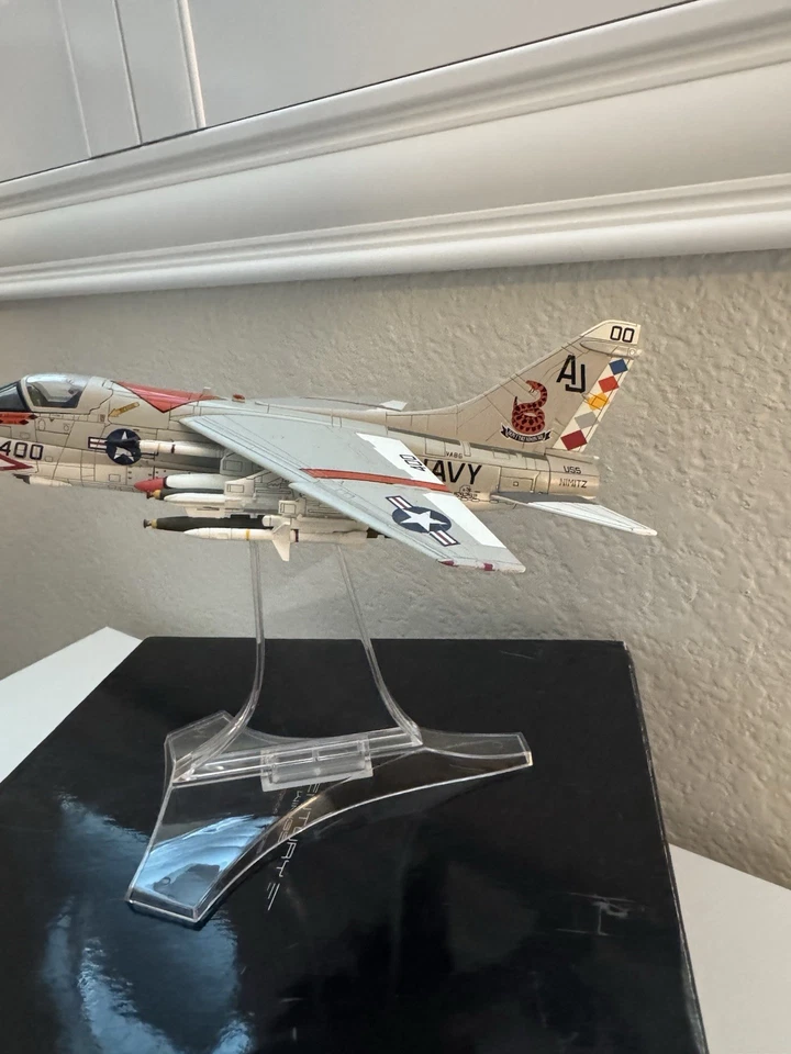 CENTURY WINGS  1/72 USN VOUGHT A-7 CORSAIR - VA-86 SIDEWINDERS  AJ400 #589308 LE - Image 3 of 4