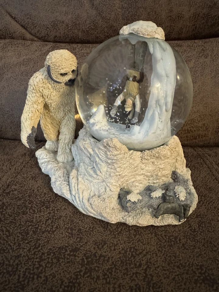 Star Wars Wampa Luke Hoth Cueva Globo de Nieve ThinkGeek GE 2010 Figura Rara Exhibición Foto 2 de 4