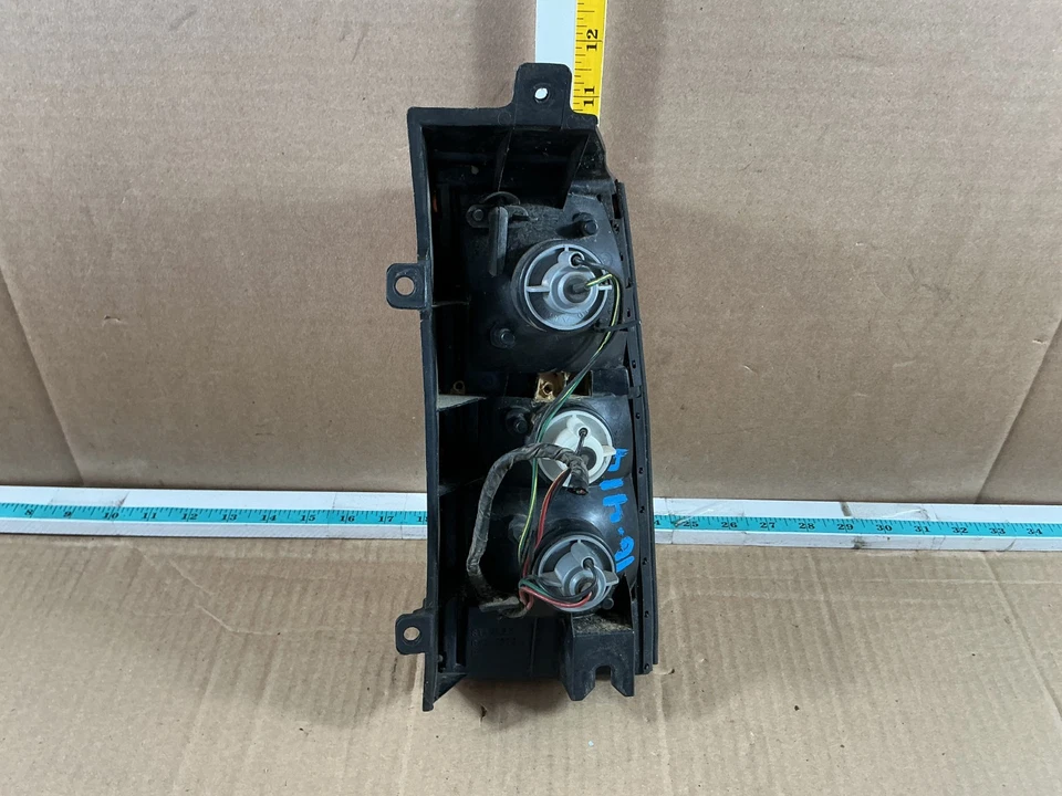 Luz trasera izquierda del lado del conductor Ford Escort Station Wagon Wgn 1991-1996 Foto 4 de 4