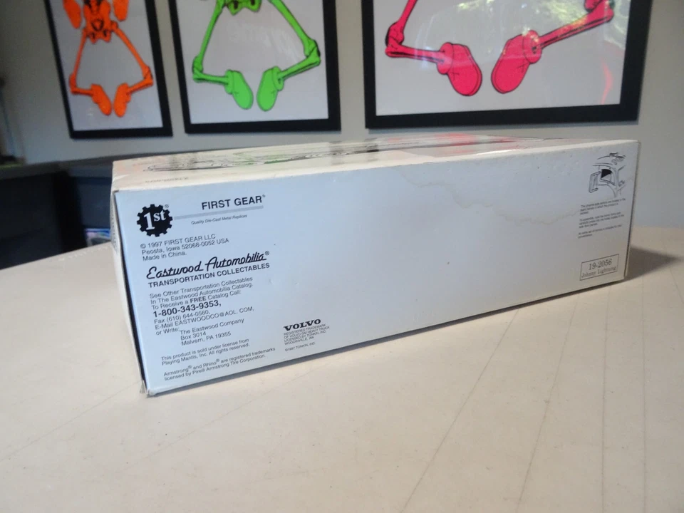 NEW FIRST GEAR 1953 WHITE 3000 1:34 JOHNNY LIGHTNING TRACTOR W/ 30’ TRAILER RARE - Image 4 of 4