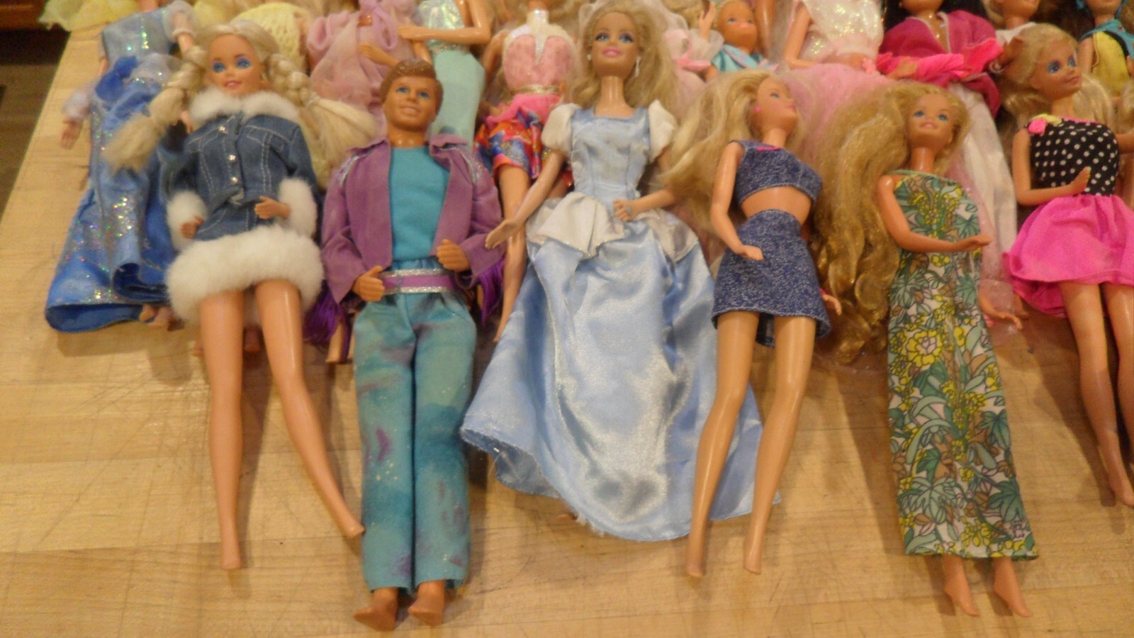 Large Lot Of 33 Vintage Barbie Dolls eBay