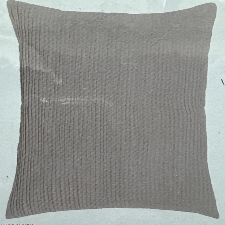 Upton Euro Sham de Surya Lino Taupe Plisado Plateado Hilo Metálico Neutro Foto 4 de 4