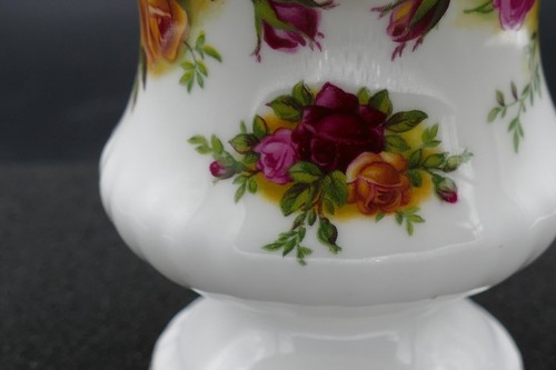 VINTAGE ROYAL ALBERT OLD COUNTRY ROSES Urn type vase - 3.5" 9cm - Picture 8 of 8