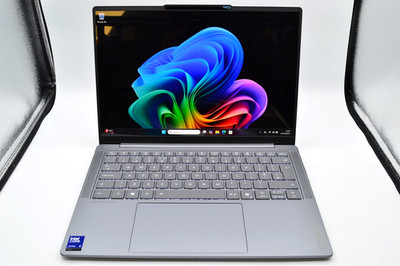 Lenovo Yoga Slim 7 14ILL10 14'' OLED, Ultra 5 226V Intel Arc 16GB 512GB, Garantie
