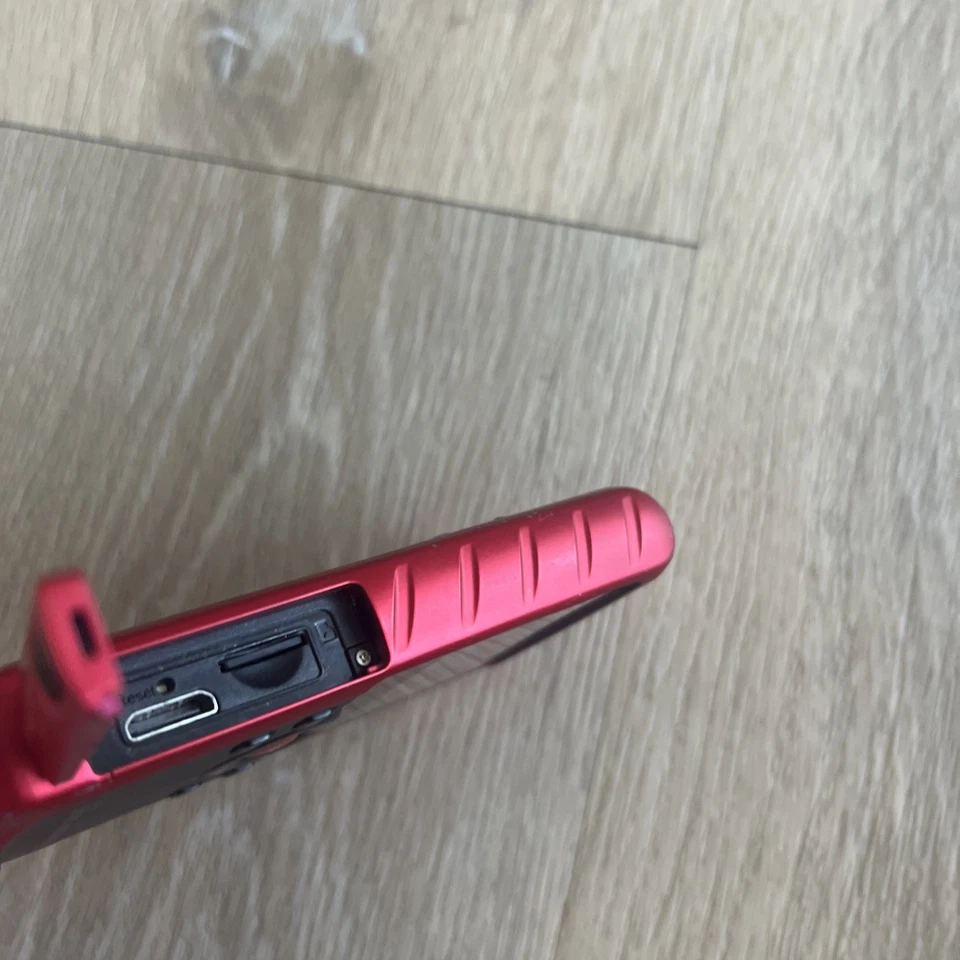 Videocámara de bolsillo Samsung HMX-W200 roja negra Full HD impermeable con SD de 32 GB Foto 4 de 4