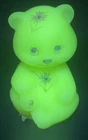 VINTAGE FENTON GLASS  CUSTARD URANIUM PAINTED SITTING BEAR FIGURINE MINT