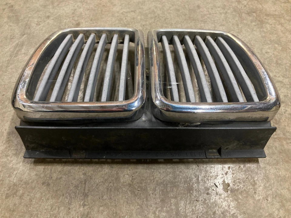 BMW 325ix 1982-1994 parrilla delantera moldura envolvente OEM #39M Foto 2 de 4