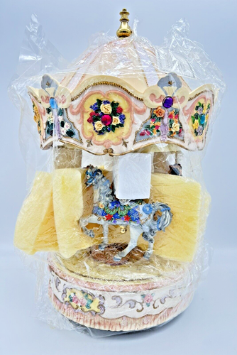 Grandeur Noel Collector’s Edition 2000 Musical Animated Christmas Carousel - Picture 14 of 20