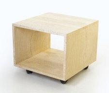 Travertin Naturstein Beistelltisch auf Rollen 2 Etagen 50 x 50 cm Postmoderne