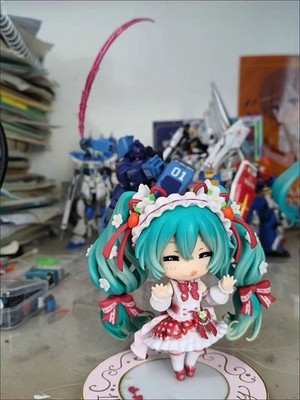 Hatsune Miku 15th Anniversary Nendoroid #1939 - Strawberry Cake