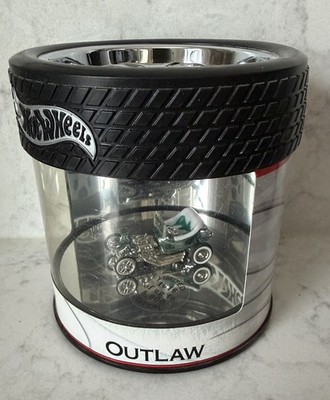 Hot Wheels Silver Outlaw Petersen Automotive Museum 2006 Limited 1046/5000 - New