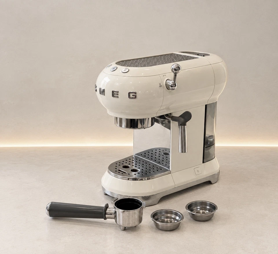 Smeg ECF01, photo 2 sur 2
