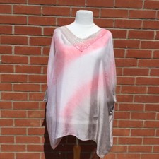 Unbranded Batwings Style 3/4 Sleeves Top Selling as a Size L/XL.