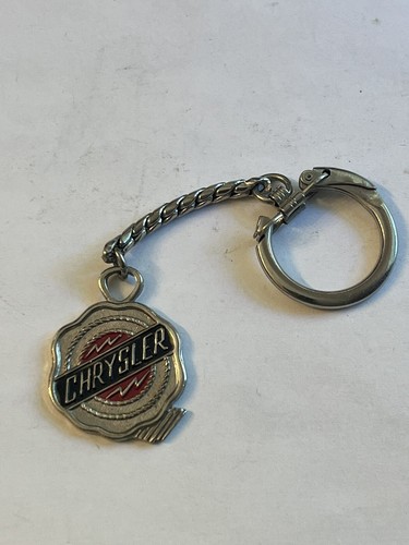 RARE ๐บ๐ธ VINTAGE 1940's 1950โs CHRYSLER Keychain Shield Medallion Crest ๐ - Picture 5 of 5