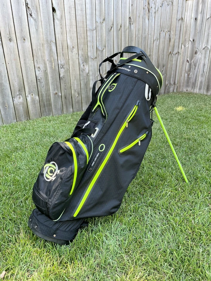 Bolsa de golf OAKMONT COUNTRY CLUB Sun Mountain de transporte/soporte (negra) H2 no impermeable Foto 2 de 4