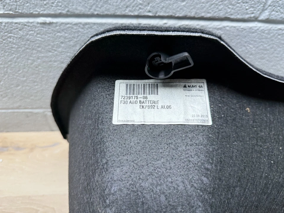 宝马 335I 328I M3 F30 原始设备制造商 Trunk 右侧电池盖装饰工具比较 — 第 4/4 张图片