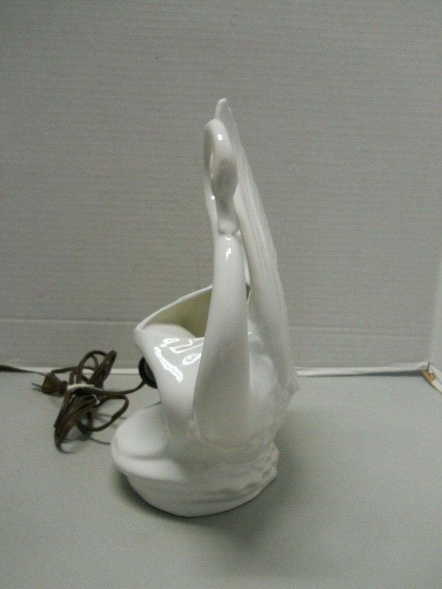 Maddux of California White Swan #828 Ceramic Pottery White Swan TV