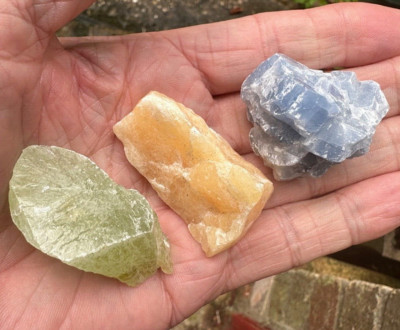 3 x CALCITE GROSSE GROBE KLOBIGE STEINE BLAU - ORANGE - GRÜN 35mm - 45mm Ausweis